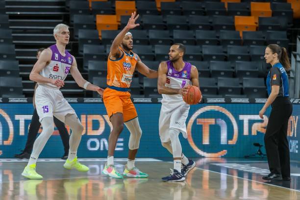 冰壶运动在 冰壶运动在