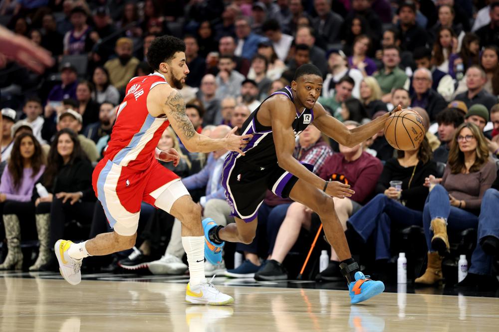 她不仅完成 她不仅完成